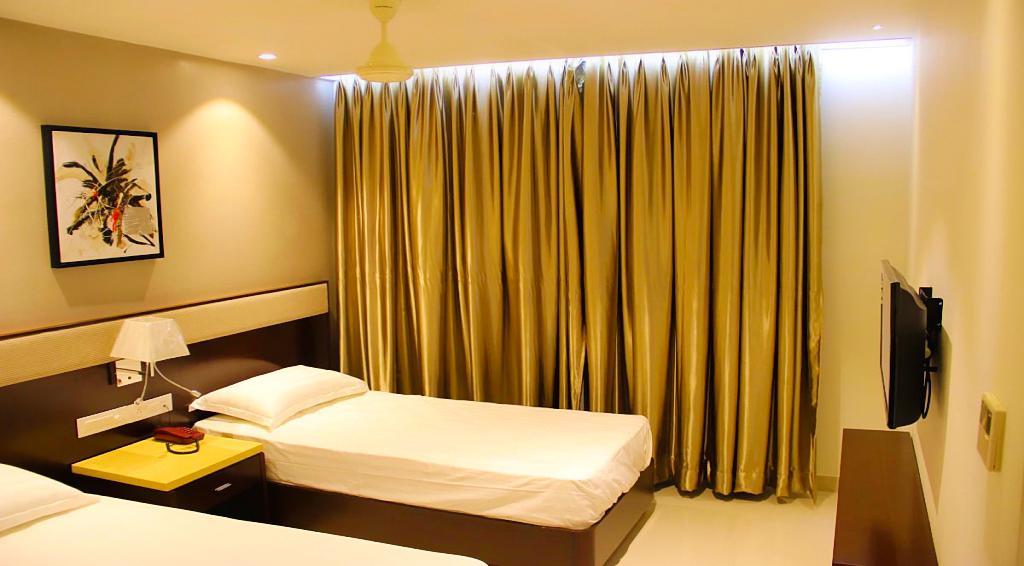 Hotel Srivatsa Kākināda 外观 照片