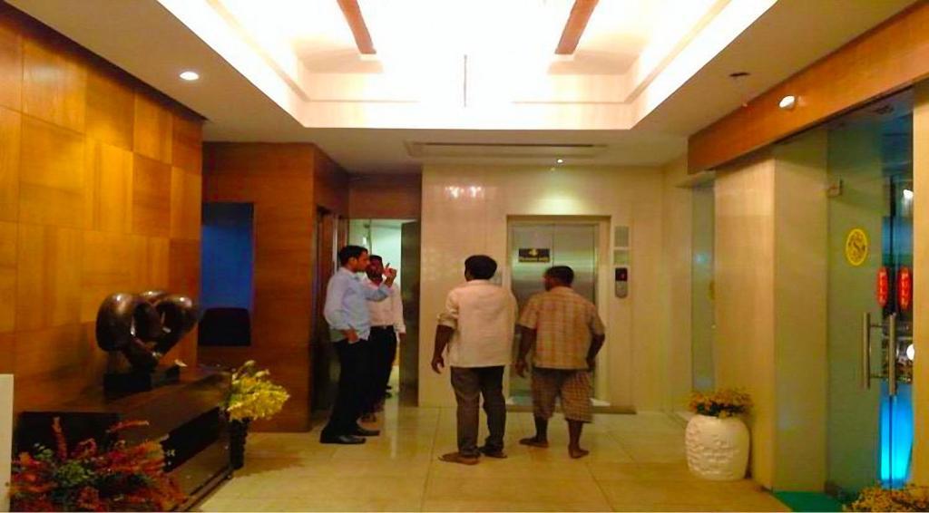 Hotel Srivatsa Kākināda 外观 照片